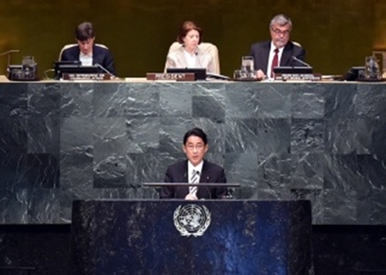 2015NPT運用検討会議で演説を行う岸田外務大臣（写真出典：外務省）