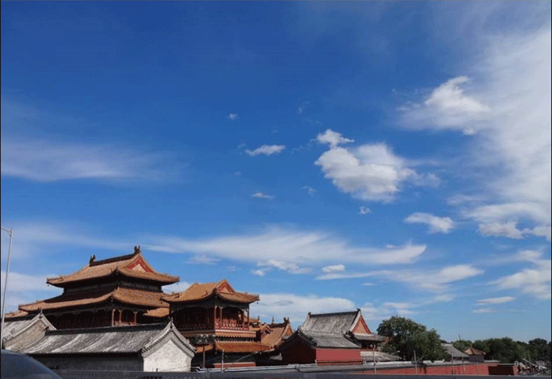 （写真）筆者が北京駐在時代に撮影。北京でも時折こうした青空がみられた。